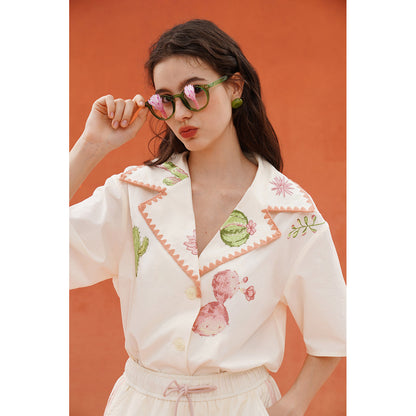 サボテンと花の刺繍レトロブラウス