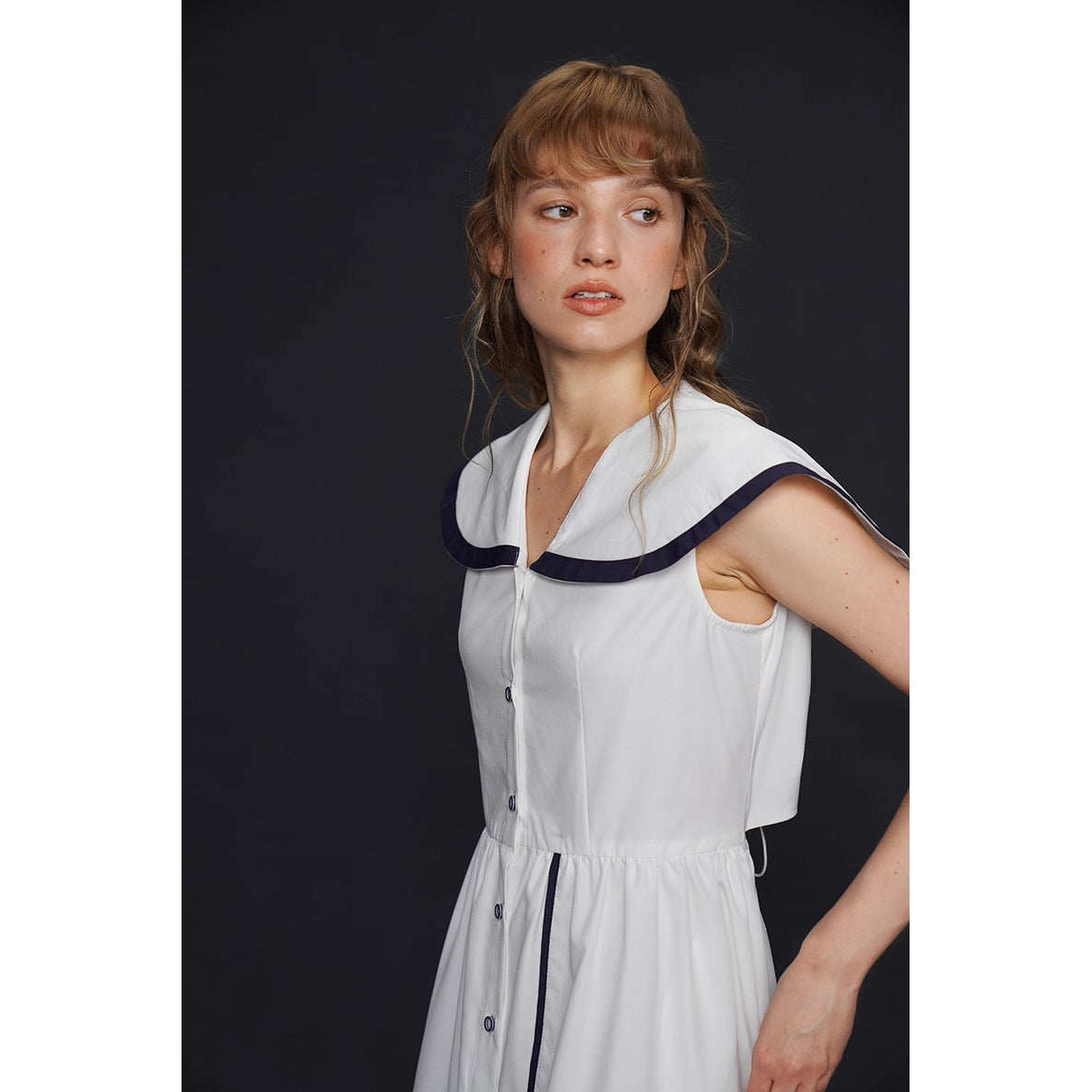 船乗り少女のセーラーワンピース