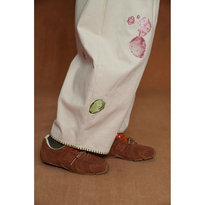 サボテンと花の刺繍ワイドパンツ