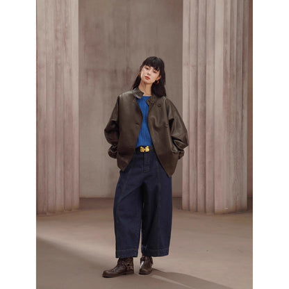 紺藍色のクロップドワイドデニムパンツ