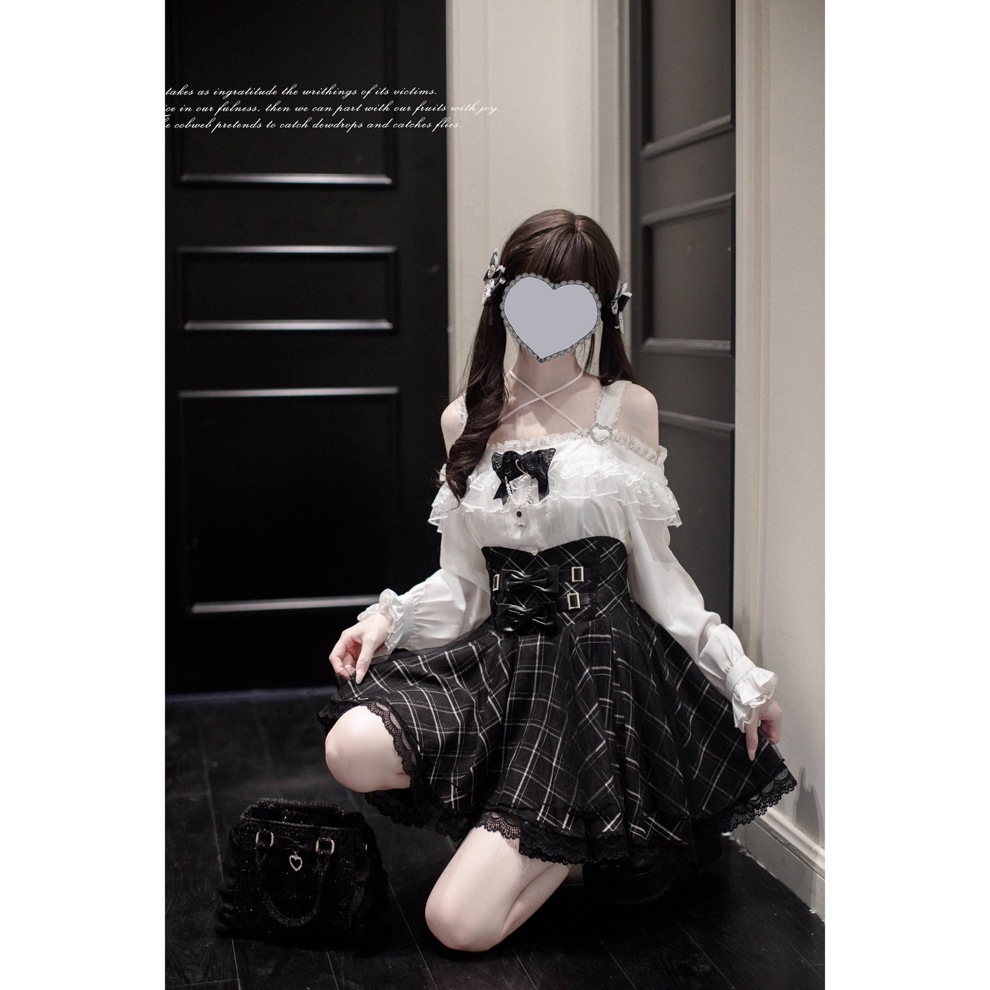 夜曲を奏でるお嬢様のフリルトップスとコルセットスカート