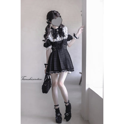 漆黒の堕天使の刺繍フリルワンピース