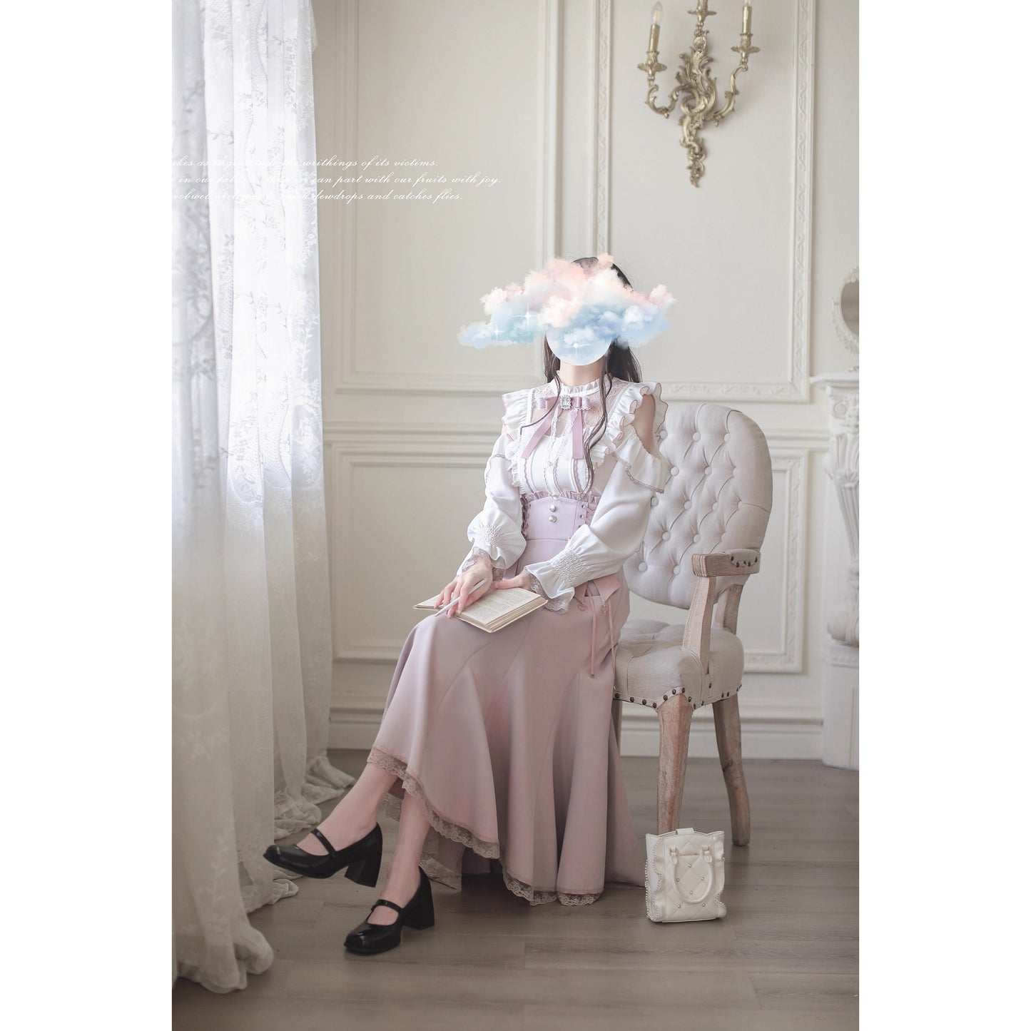 桜色の令嬢のフリルトップスとコルセットスカート