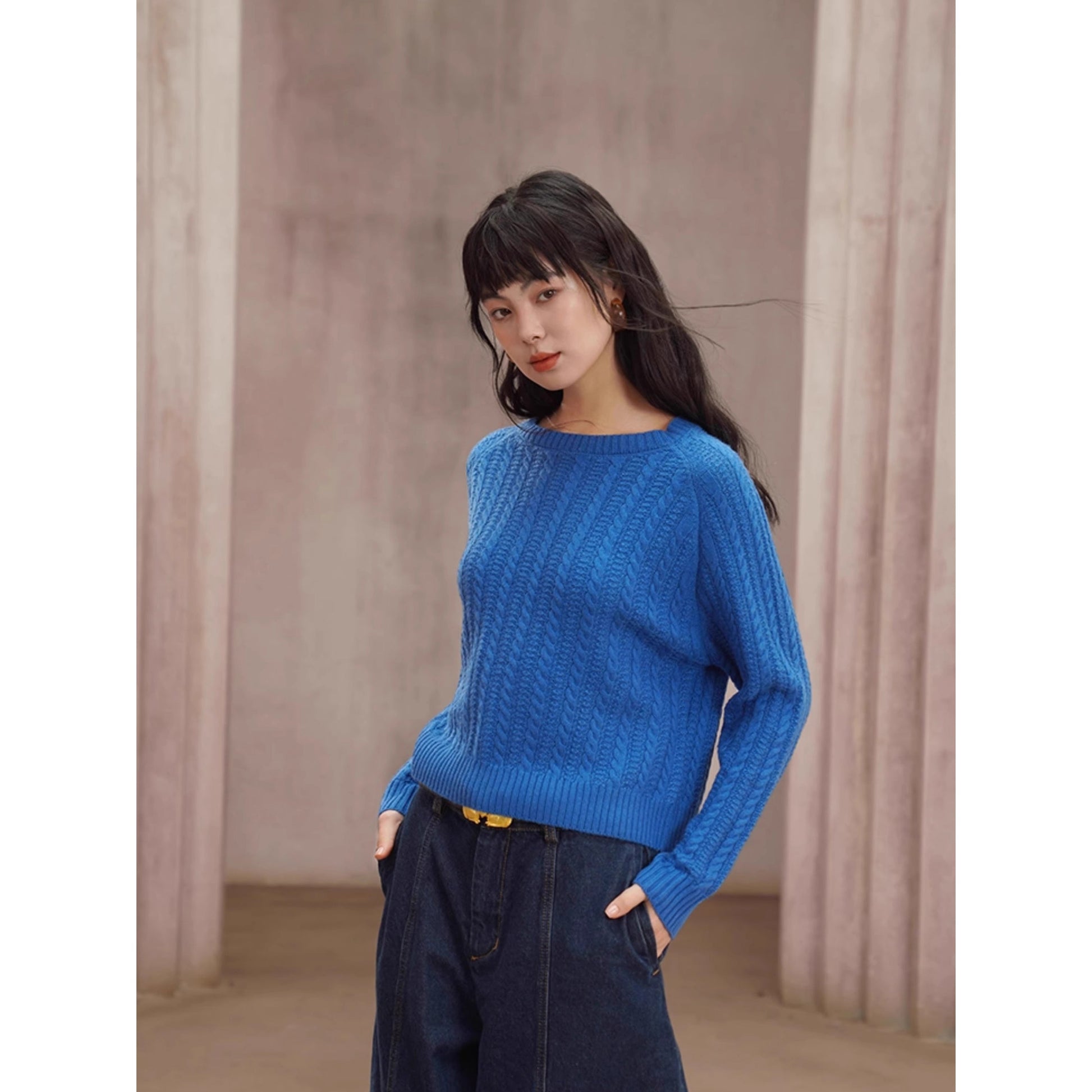 ケーブル編みのレトロセーター