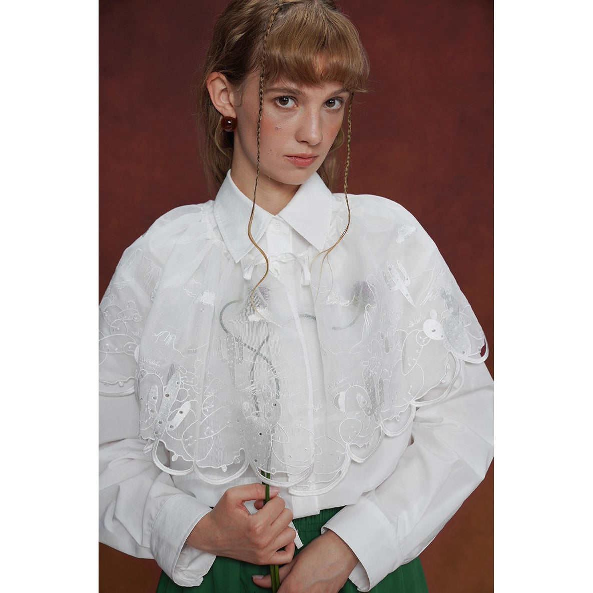 サボテンの花の刺繍チュールケープ