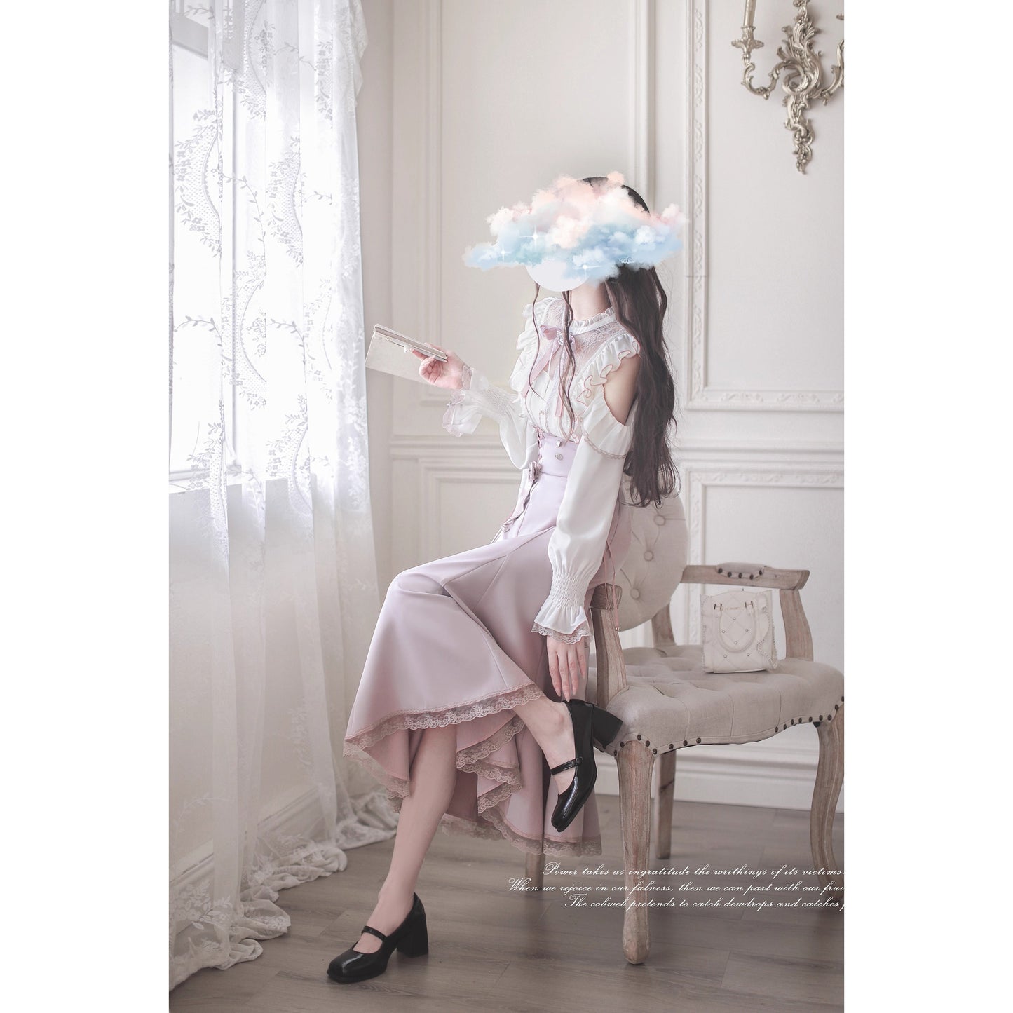 桜色の令嬢のフリルトップスとコルセットスカート