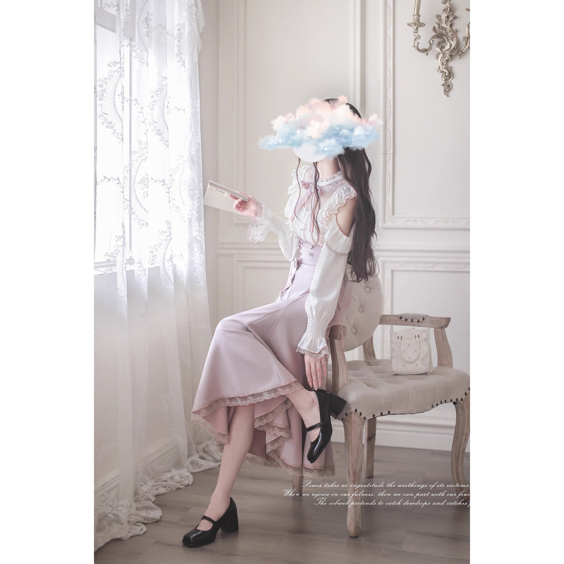 桜色の令嬢のフリルトップスとコルセットスカート