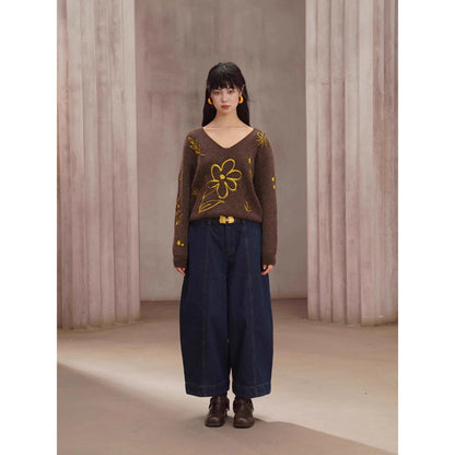 紺藍色のクロップドワイドデニムパンツ