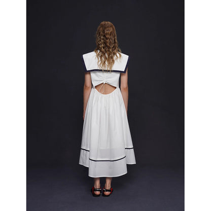 船乗り少女のセーラーワンピース