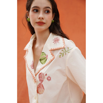 サボテンと花の刺繍レトロブラウス