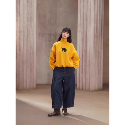 紺藍色のクロップドワイドデニムパンツ