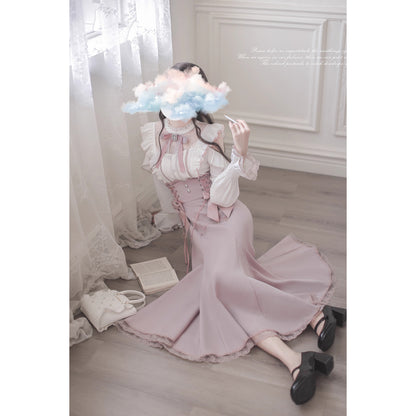 桜色の令嬢のフリルトップスとコルセットスカート