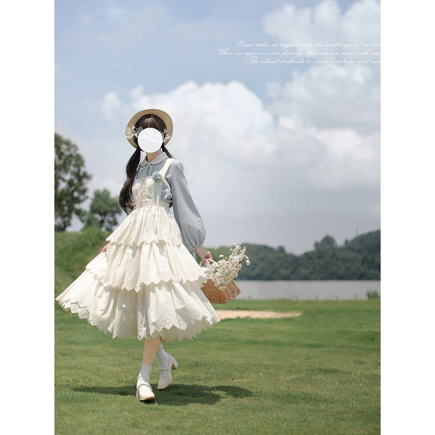 幻想曲を奏でる刺繍ジャンパースカートとブラウス