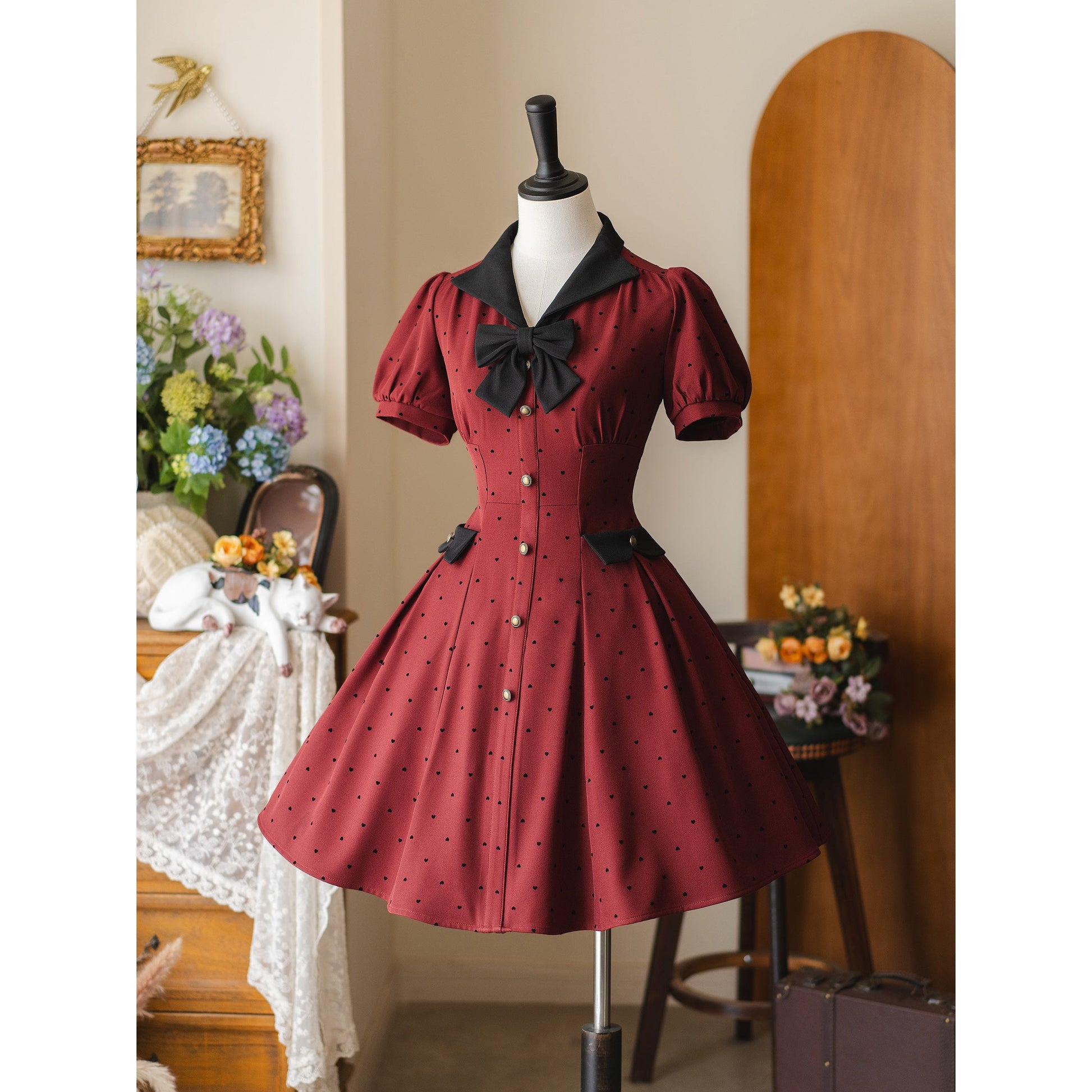 映画女優の水玉柄クラシカルワンピース - Madder Red