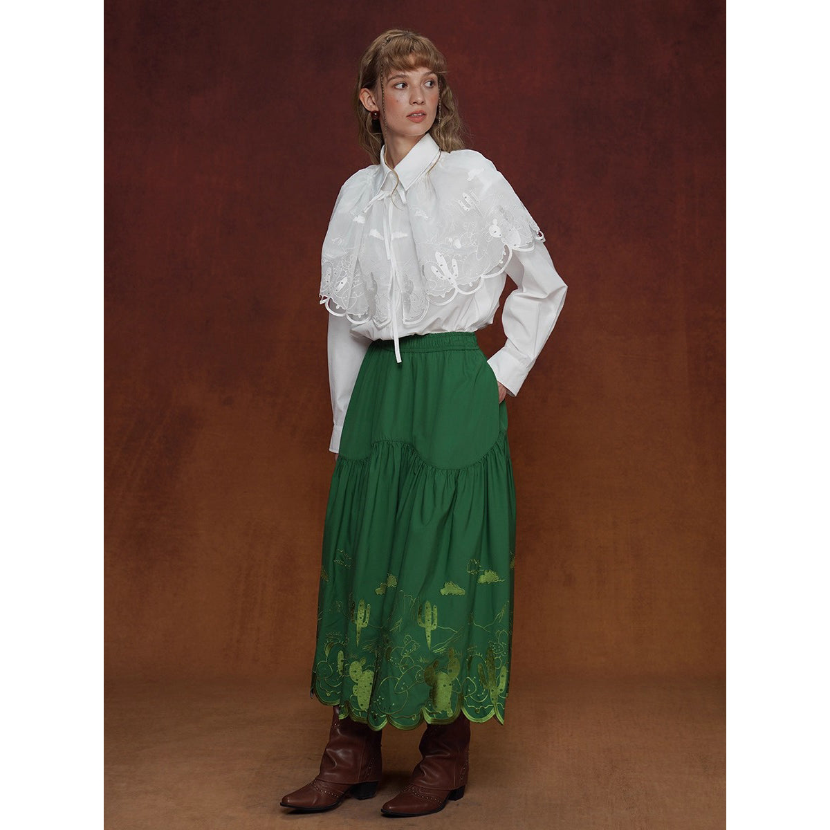 サボテンの花の刺繍チュールケープ