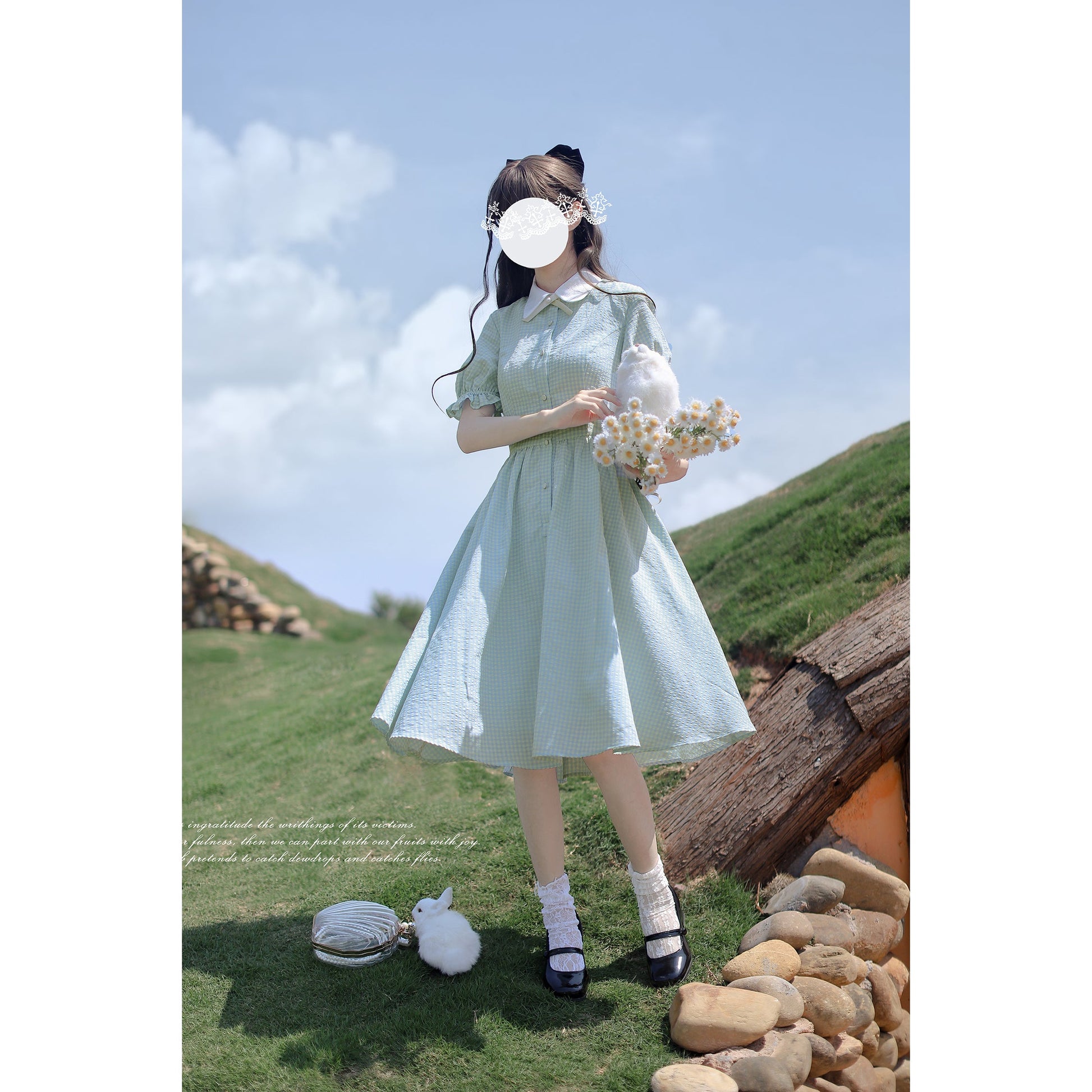 水縹の空色ワンピースと刺繍エプロン