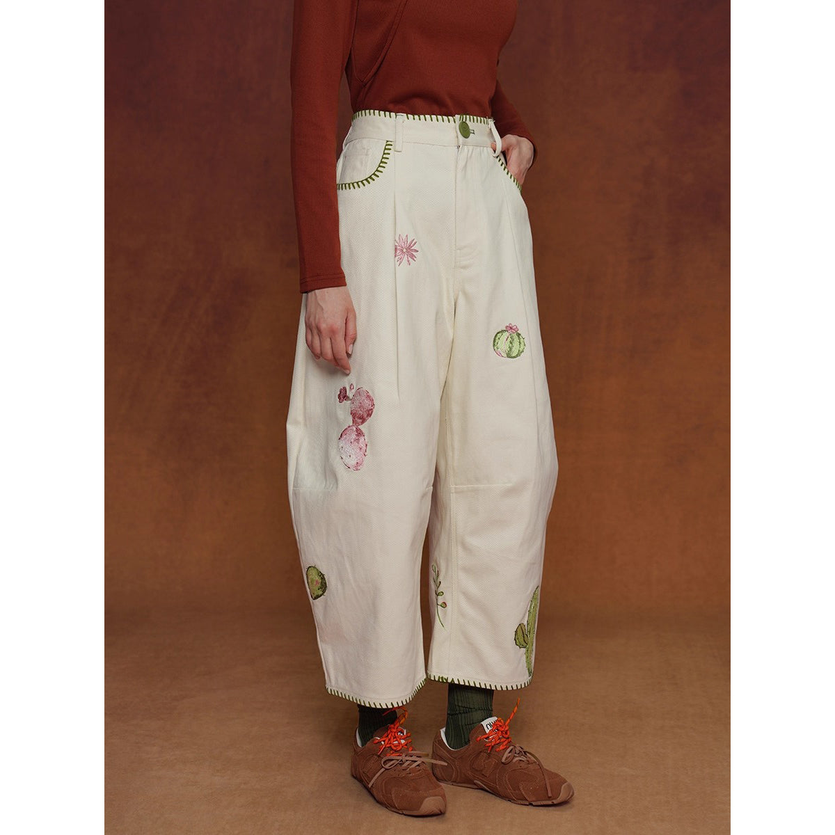 サボテンと花の刺繍ワイドパンツ