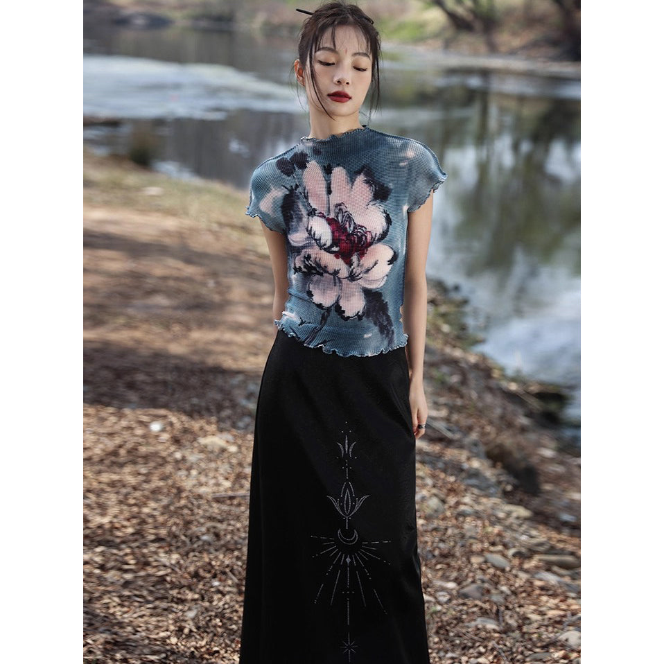 牡丹の花の墨彩画ハイネックトップス