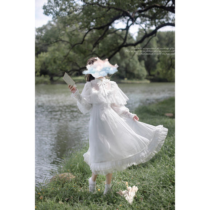 純白のお嬢様のチュールケープワンピース