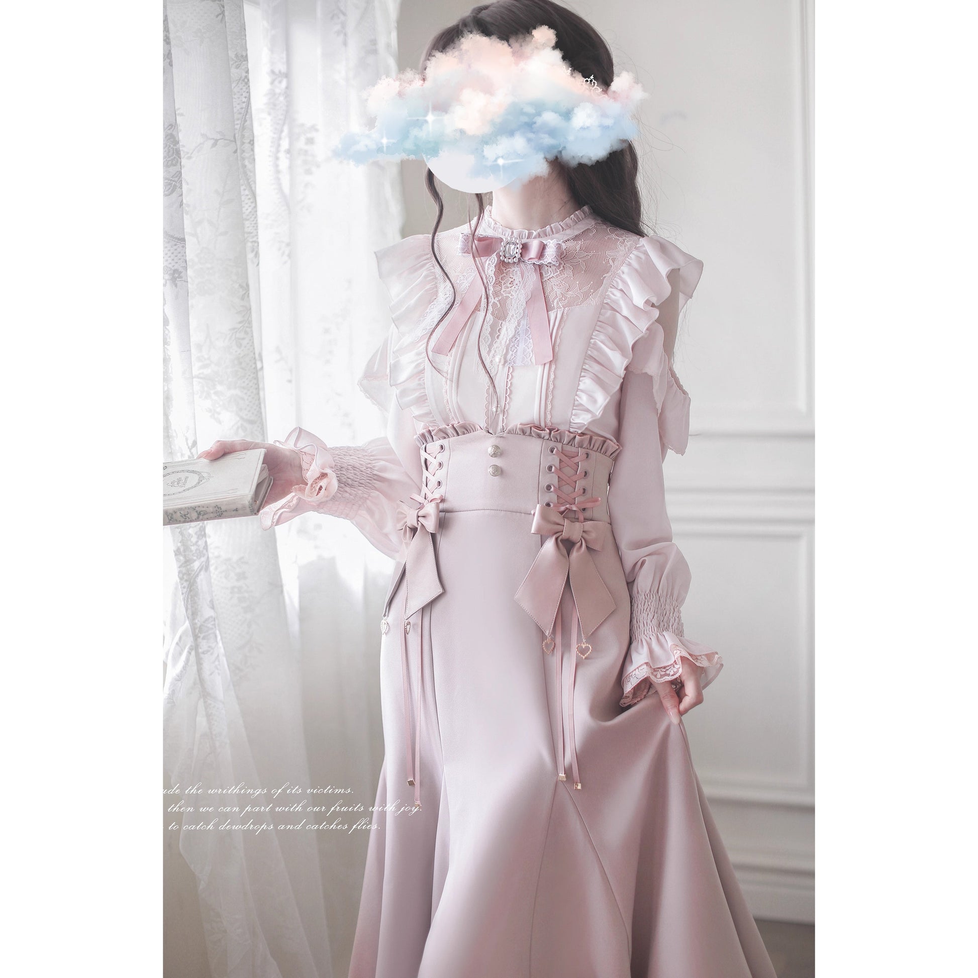 桜色の令嬢のフリルトップスとコルセットスカート