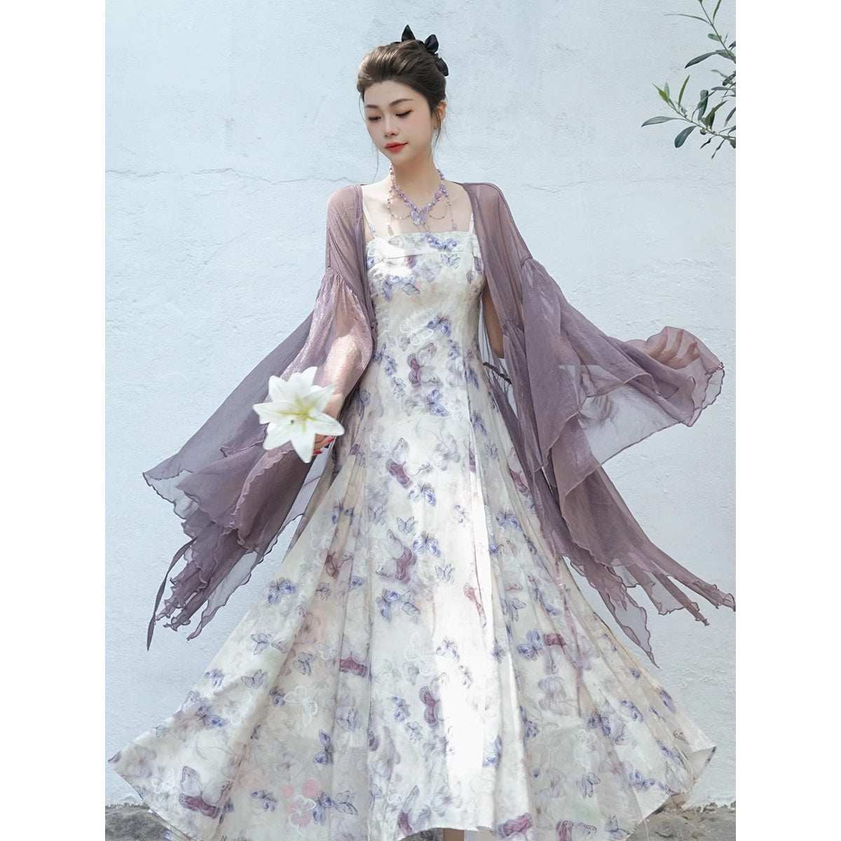 蝶々と花の水彩画キャミソールワンピースとシフォンカーディガン