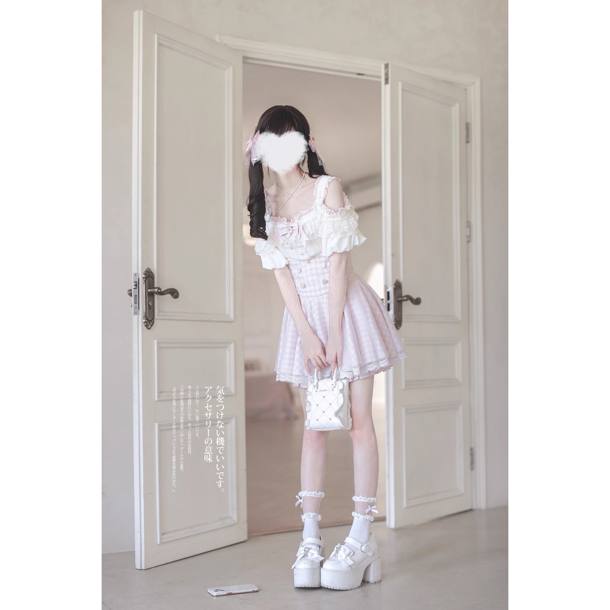 桃色のお嬢様のフリルトップスとコルセットスカート