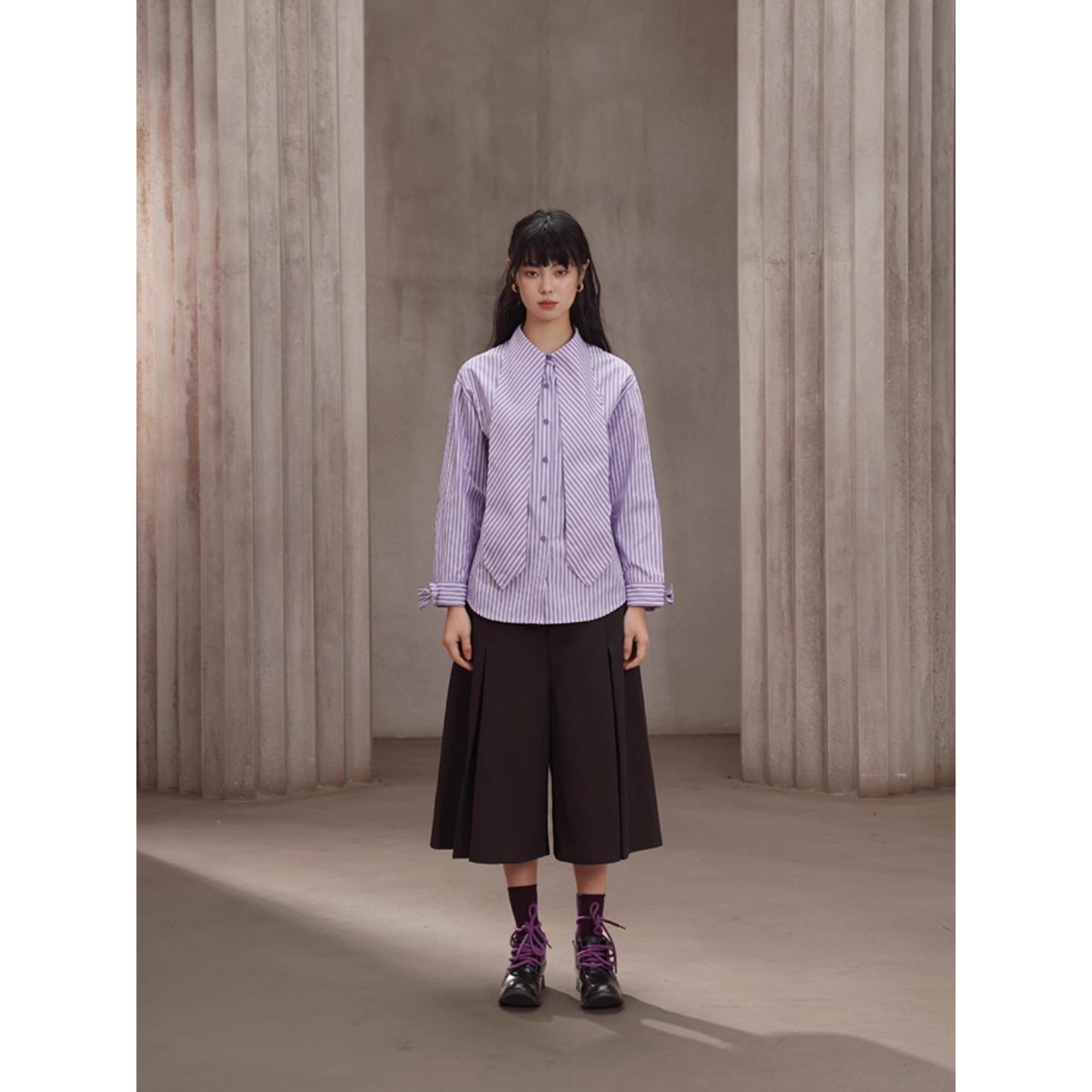 薄紫の縦縞ストライプブラウス