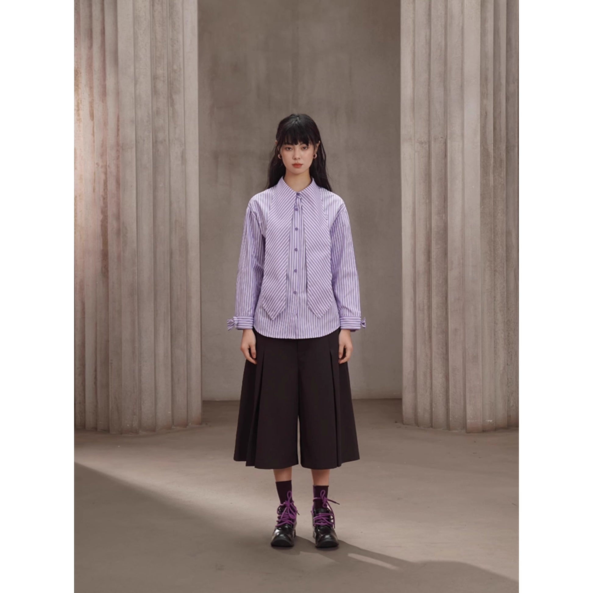 薄紫の縦縞ストライプブラウス