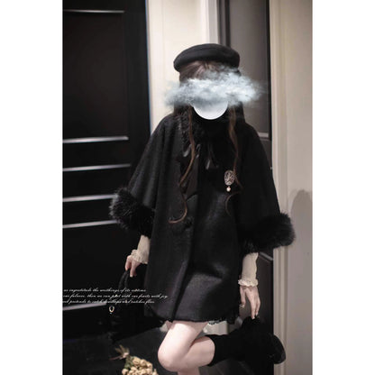 漆黒のお嬢様のウールケープコート