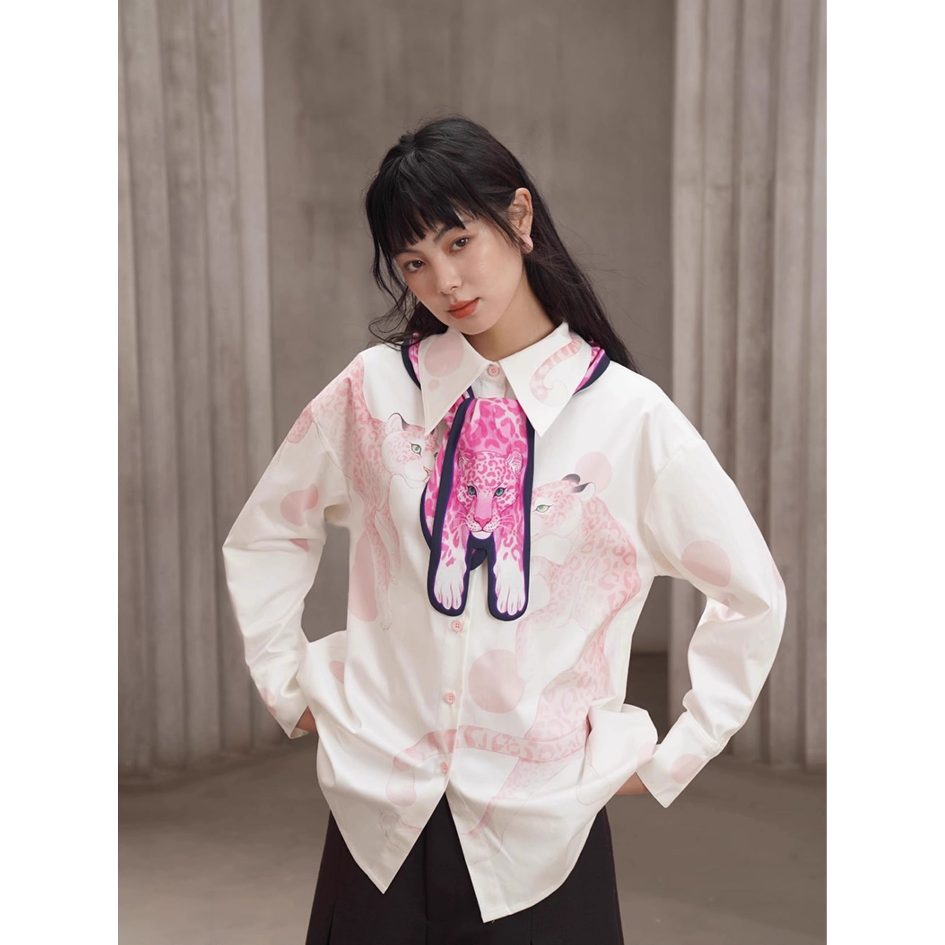 豹の挿絵ブラウス