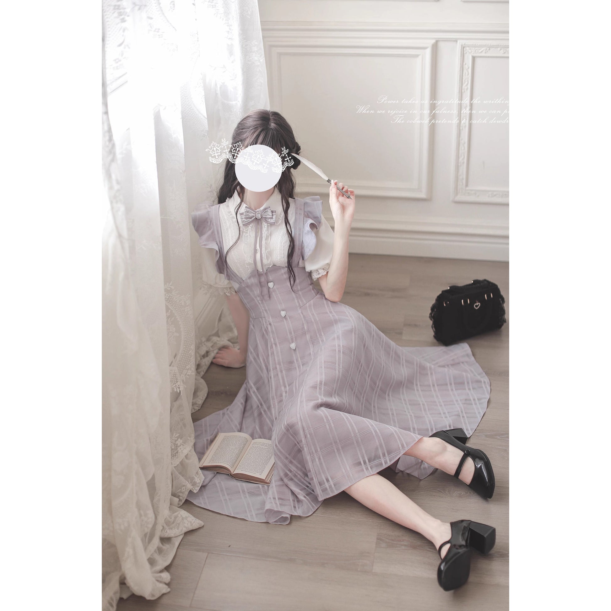 浅紫の令嬢のジャンパースカートとブラウス