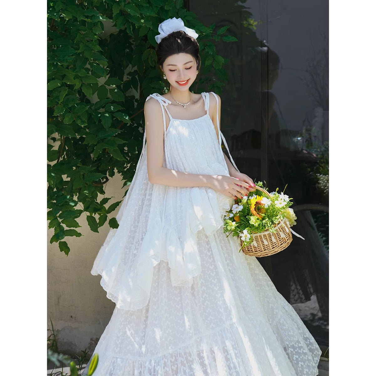 月光の花の刺繍キャミソールとロングスカート