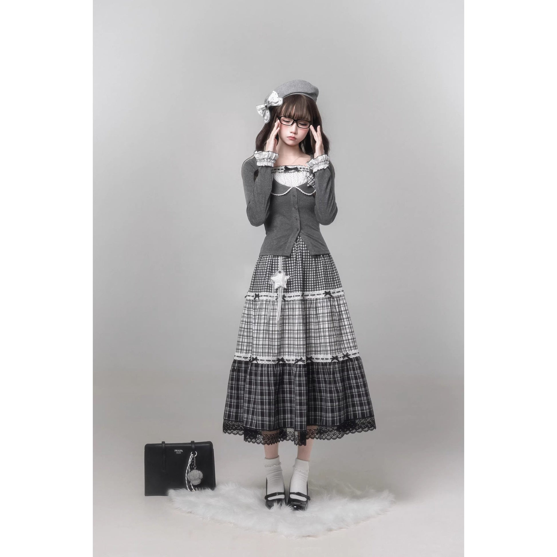 書斎のお嬢様のドッキングトップスとティアードスカート