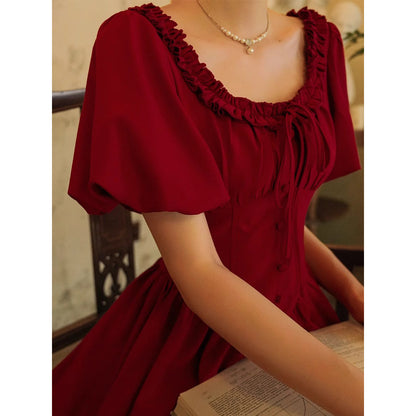 葡萄酒色の貴婦人のコルセットワンピース