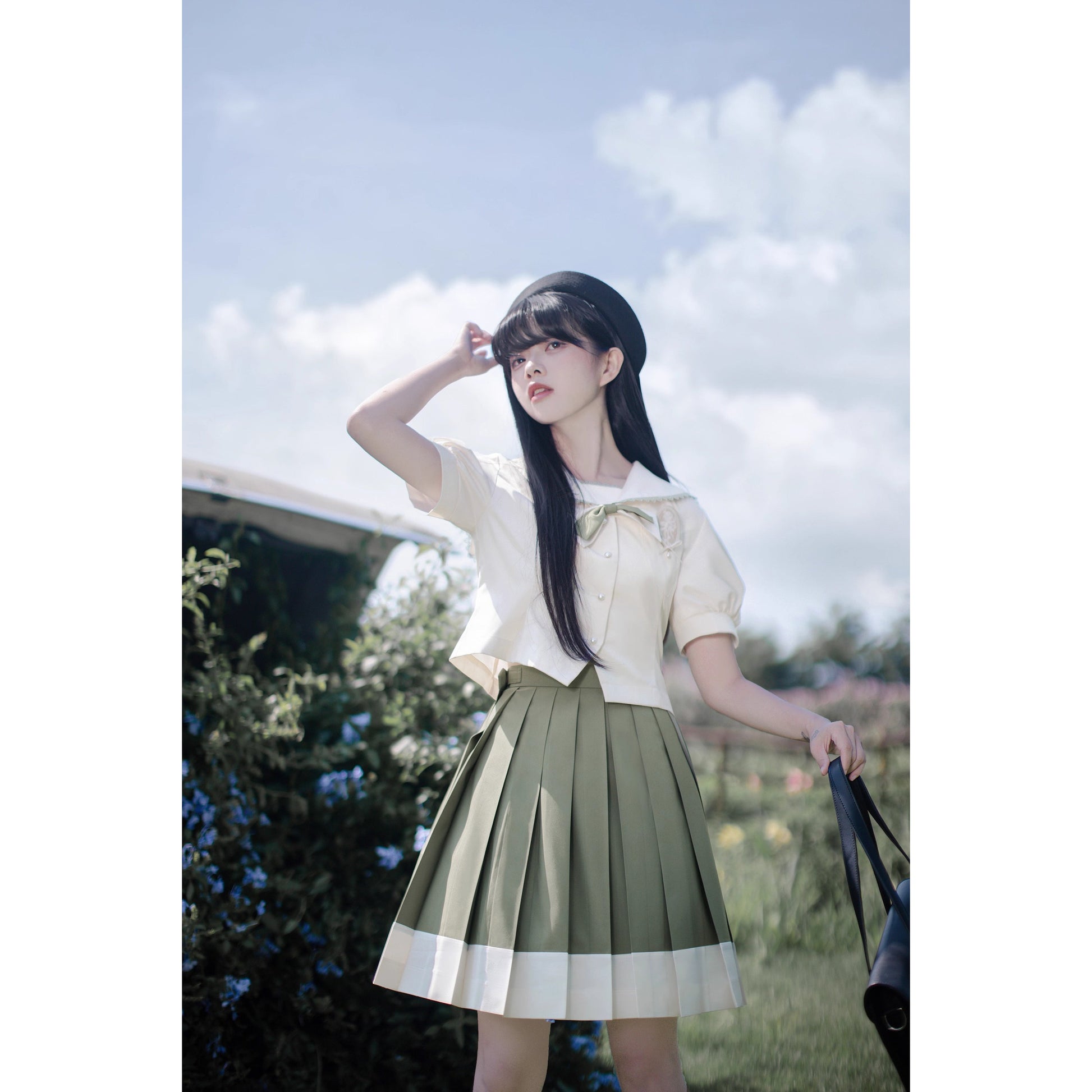 灰緑のお嬢様の文学セーラーブラウスとプリーツスカート