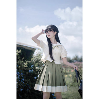 灰緑のお嬢様の文学セーラーブラウスとプリーツスカート