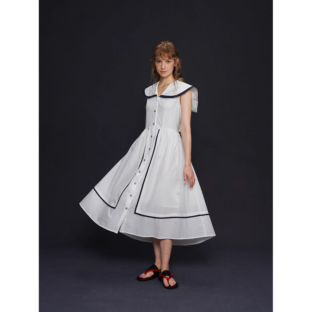 船乗り少女のセーラーワンピース