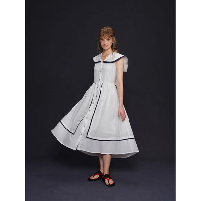 船乗り少女のセーラーワンピース