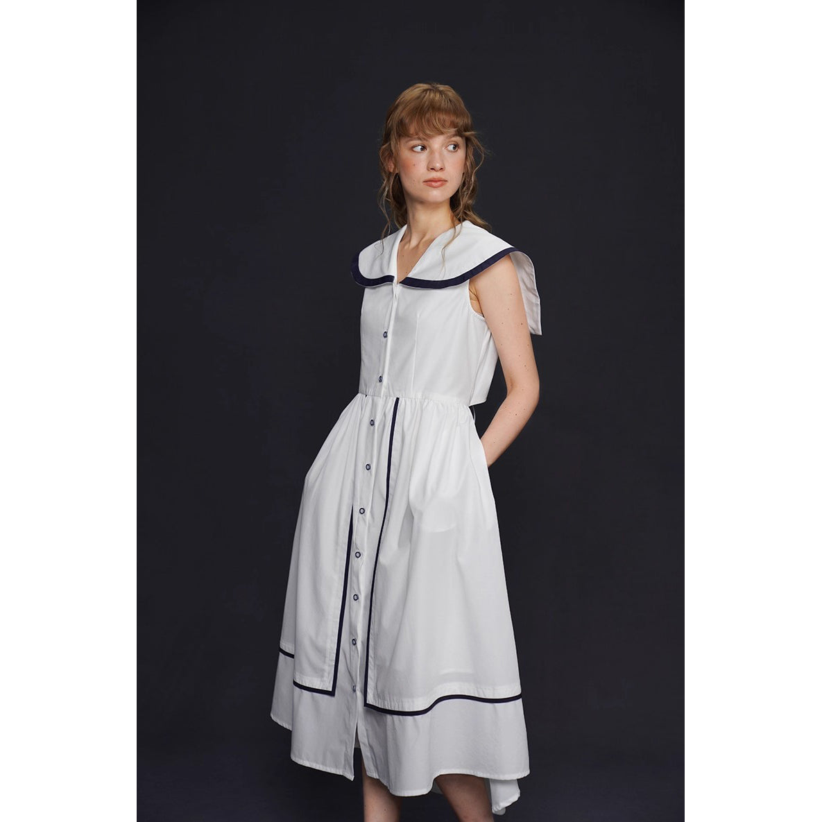 船乗り少女のセーラーワンピース