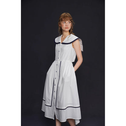 船乗り少女のセーラーワンピース