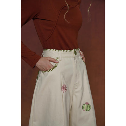 サボテンと花の刺繍ワイドパンツ