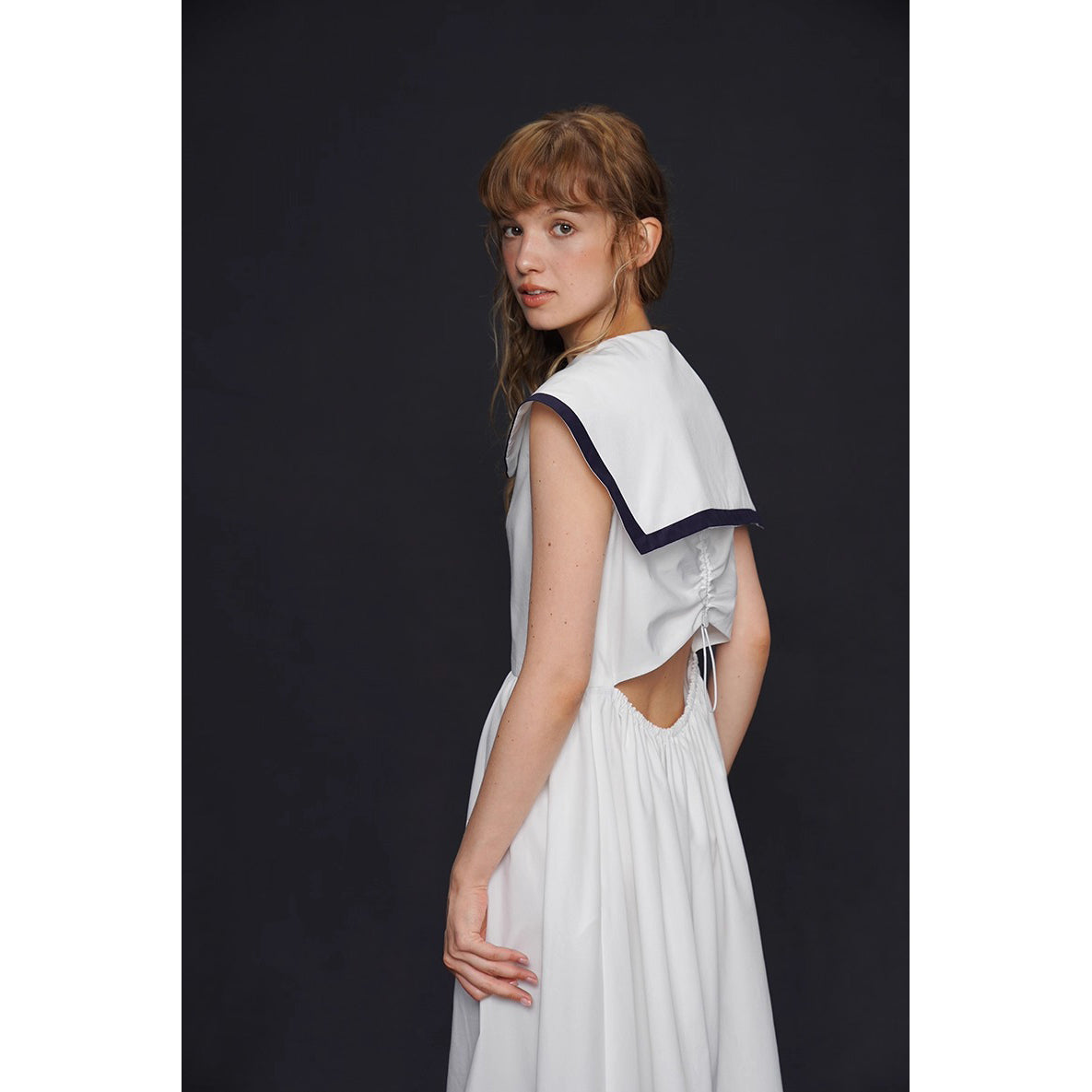 船乗り少女のセーラーワンピース