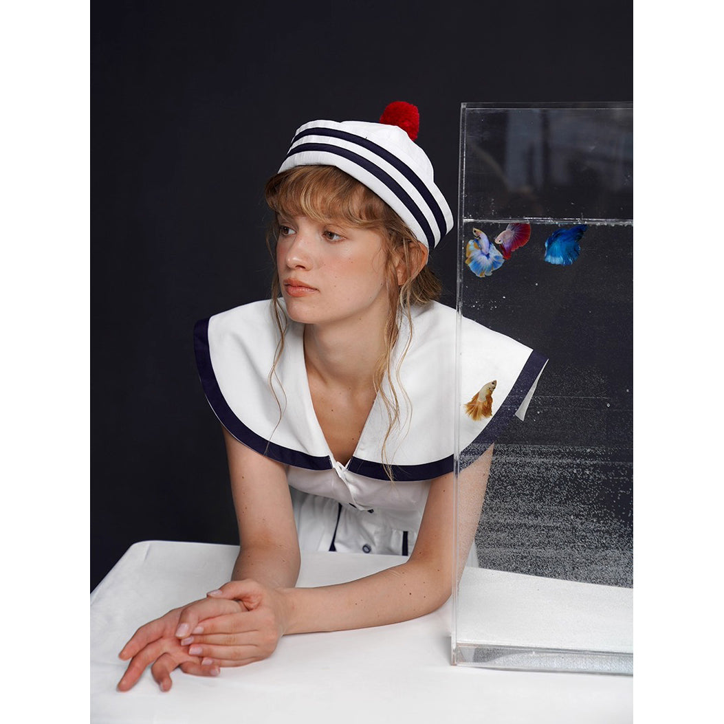 船乗り少女のセーラーワンピース