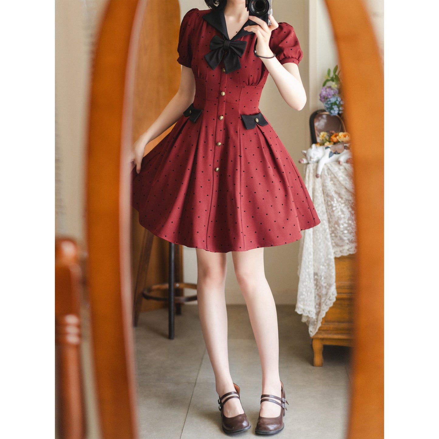 映画女優の水玉柄クラシカルワンピース - Madder Red
