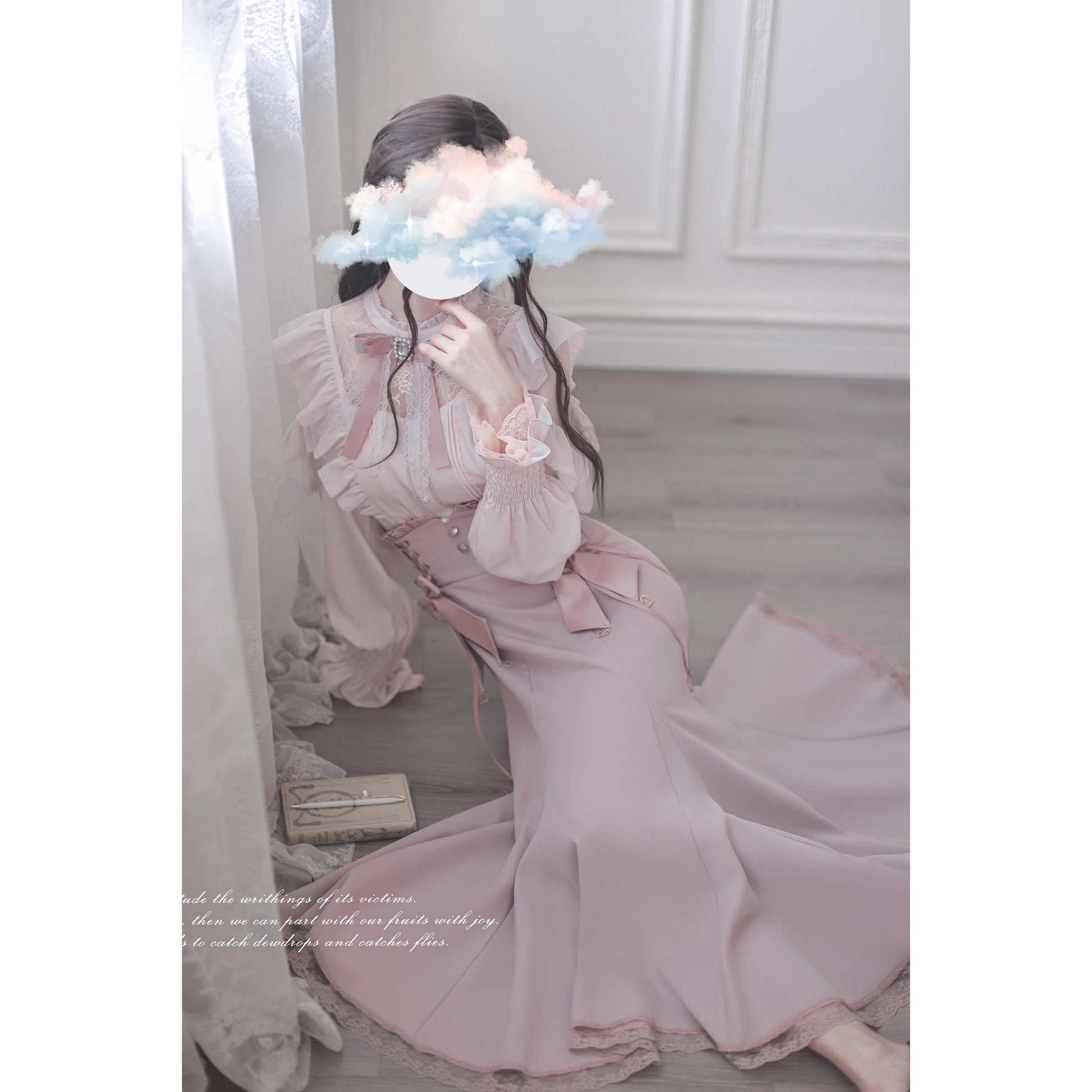 桜色の令嬢のフリルトップスとコルセットスカート