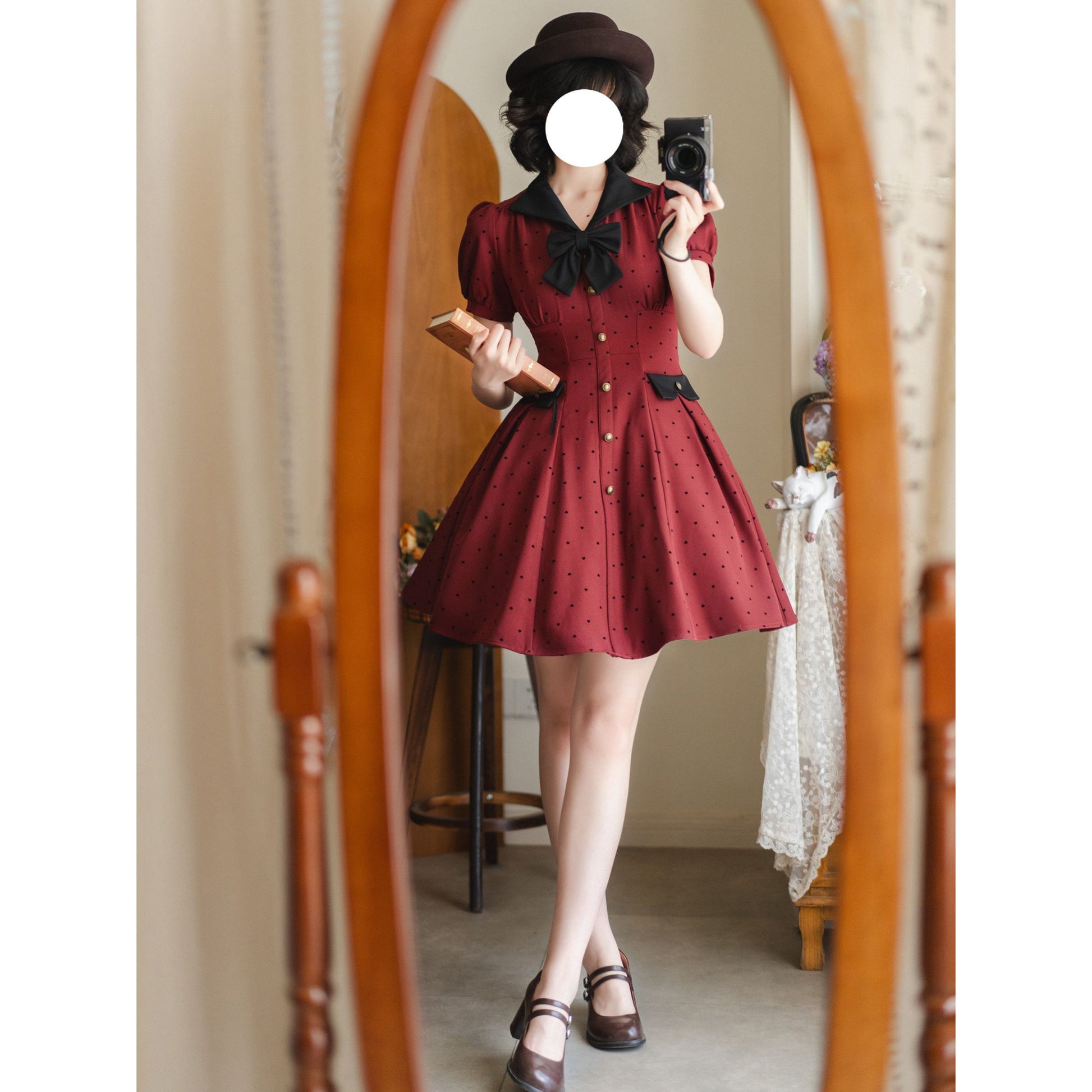 映画女優の水玉柄クラシカルワンピース - Madder Red