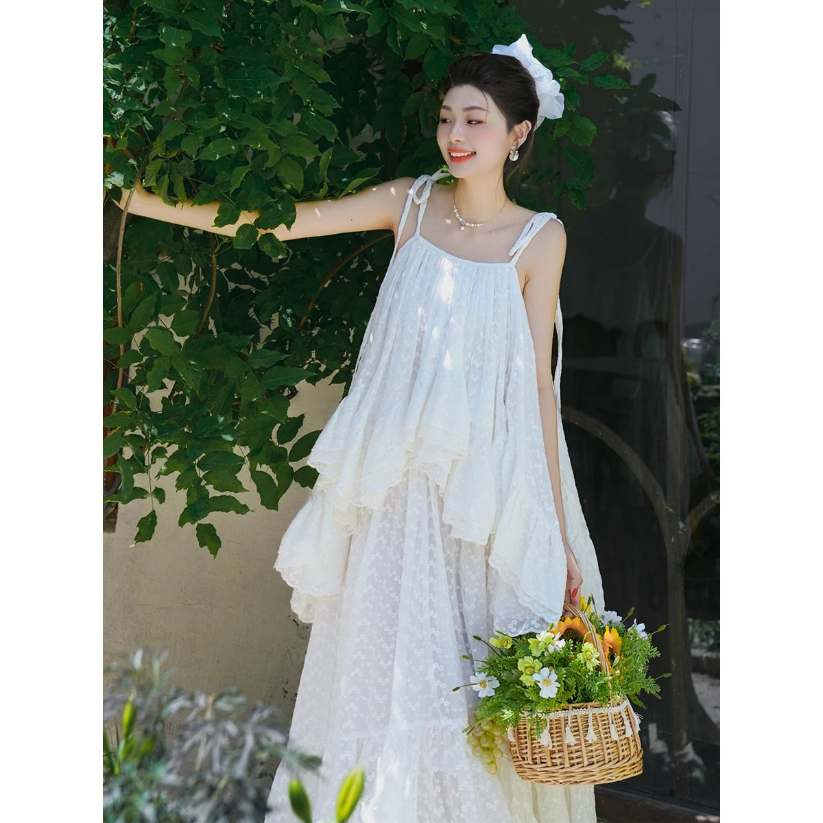 月光の花の刺繍キャミソールとロングスカート