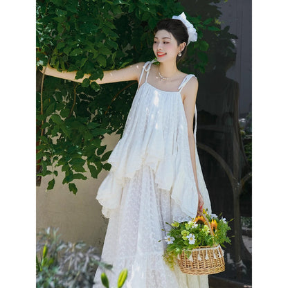 月光の花の刺繍キャミソールとロングスカート