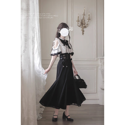 窓辺の令嬢のフリルトップスとコルセットスカート