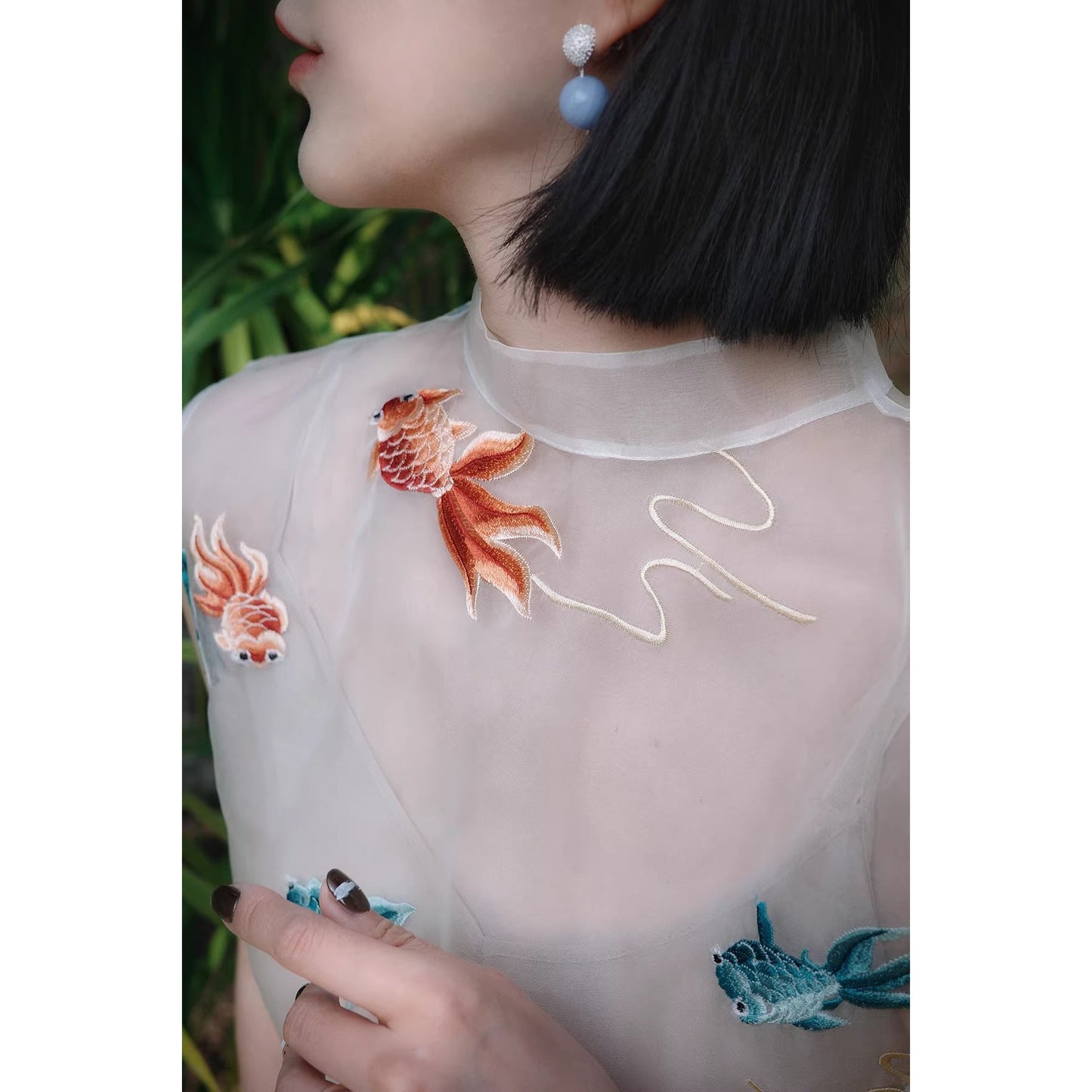 金魚の刺繍シルクトップス